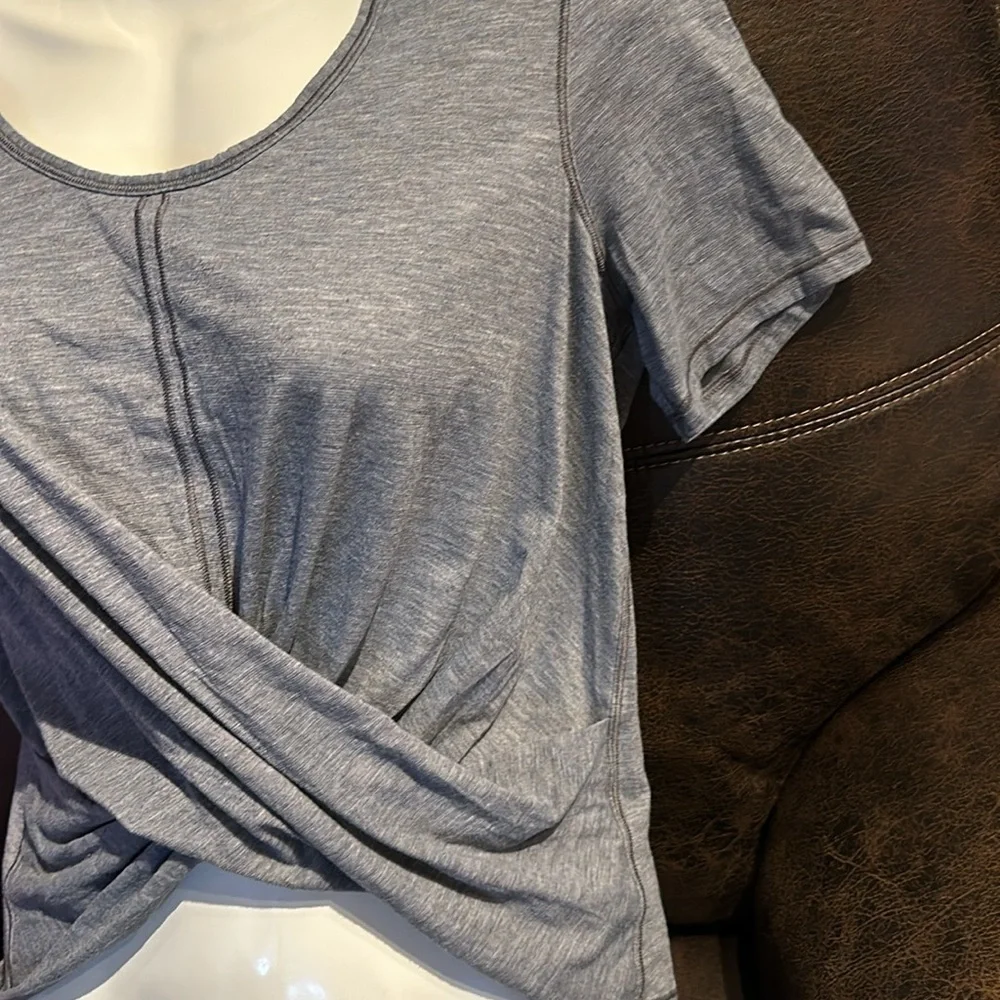 Lululemon Gray Women's Twist Front Top Size 2